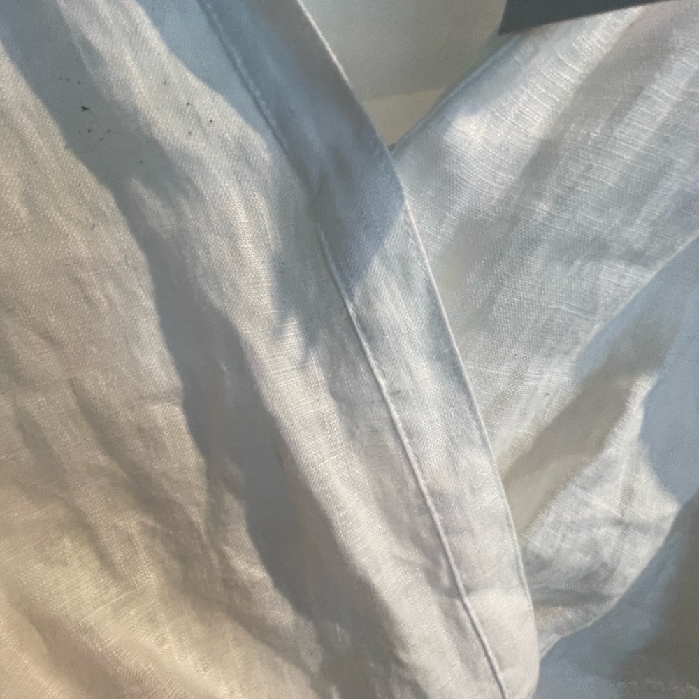 A.L.C. Sexy Ivory linen Mason front twist top w/eyelet sleeves. Size runs small! - Picture 10 of 16